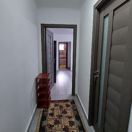 Апартаменты Apartament Beatrice Нэводари Экстерьер фото